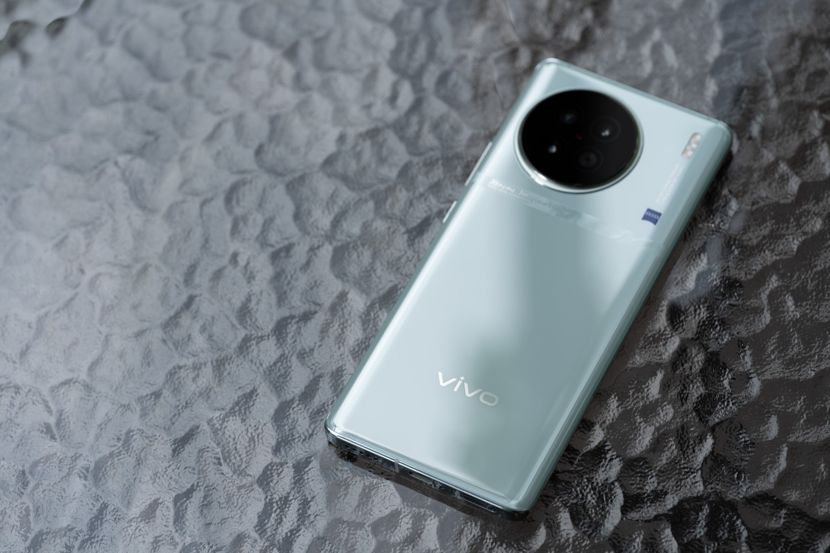 vivo X90s「青漾」图赏:真被这色彩凉爽到了
