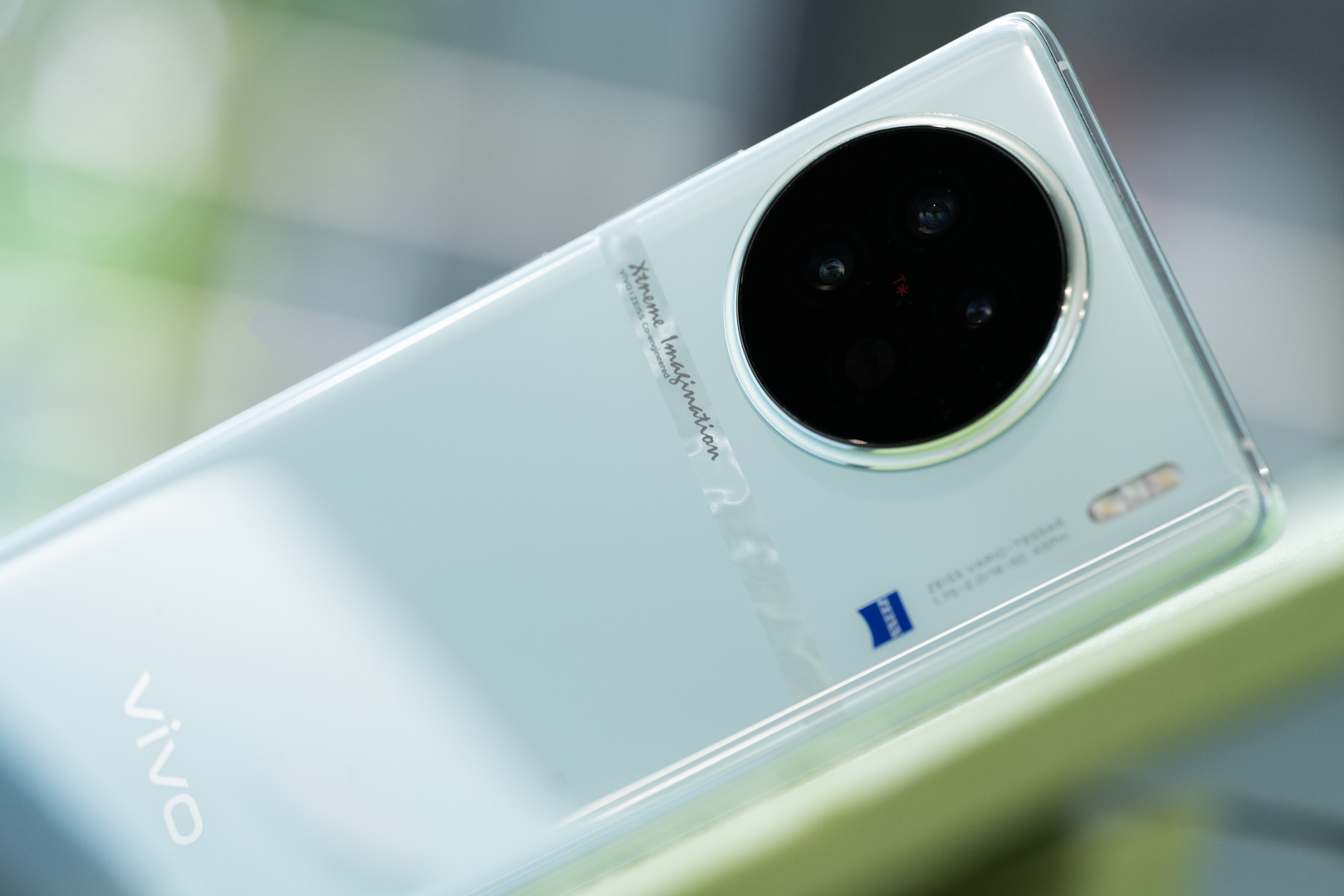 vivo X90s「青漾」图赏:真被这色彩凉爽到了