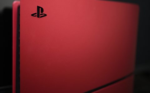 PS5轻薄版替换外壳图赏：年味拉满，质感还得看索尼！