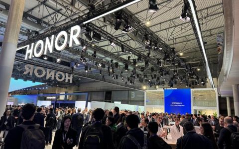 荣耀 MWC 2024 展区体验：开启 AI 终端时代