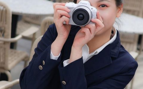 佳能白色微单相机 EOS R50 套机 6388 元