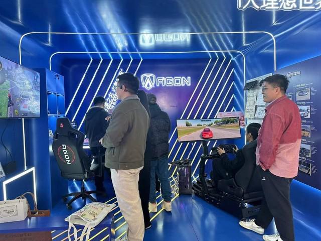 极尽奢华 AGON PD49 保时捷设计联名显示器亮相 AWE2024