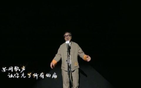 成龙亮相荣耀发布会 曾一次买十几部荣耀手机送朋友