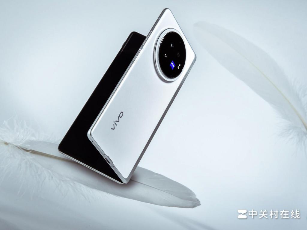 vivo X Fold3 高清图赏 轻至 219g 的折叠屏见过没?