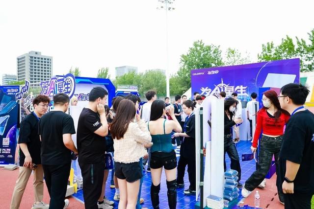 七彩虹 AI 快闪首秀西安,掀起校园 AI 体验热潮