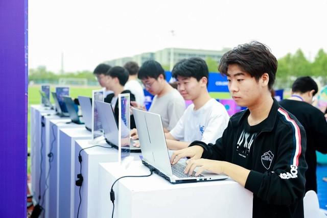 七彩虹 AI 快闪首秀西安，掀起校园 AI 体验热潮