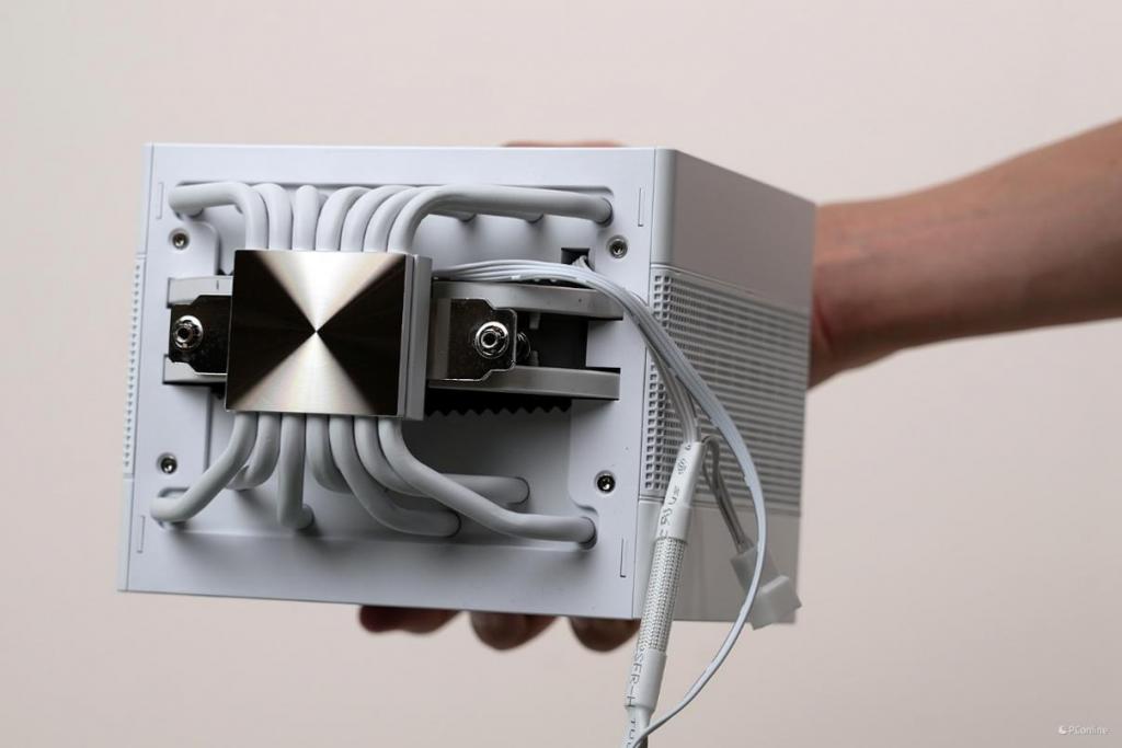纯白便携 ITX 机箱 九州风神 CH160 试装体验
