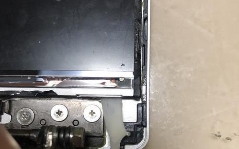 显示器排线口烧了如何修复（快速解决显示器排线口烧坏的问题）