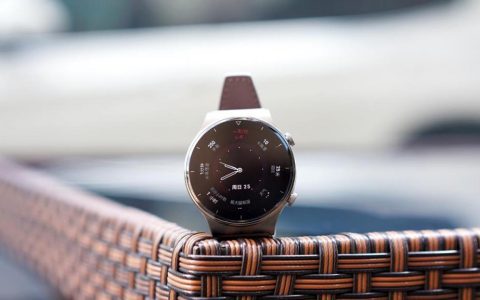 华为新款智能手表来了 18W 快充