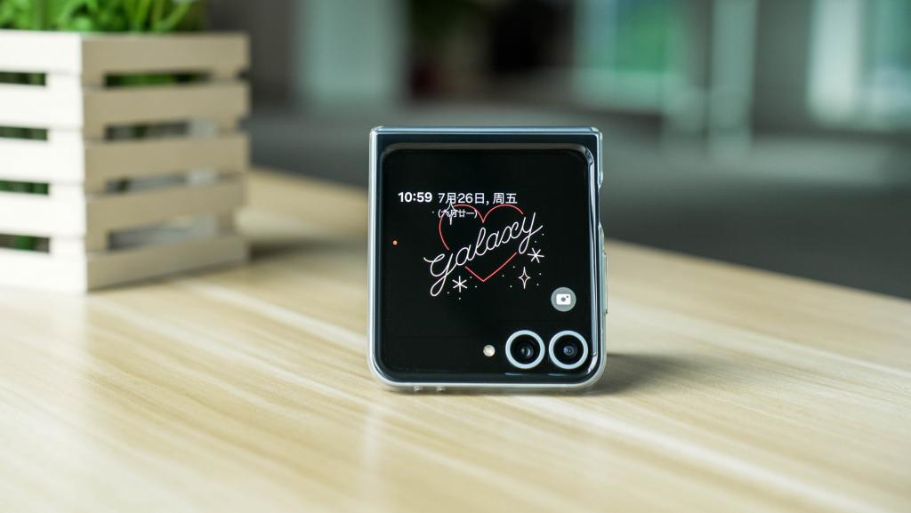 三星 Galaxy Z Flip6 评测:简约设计与实用体验,小折的版本答案来了?!
