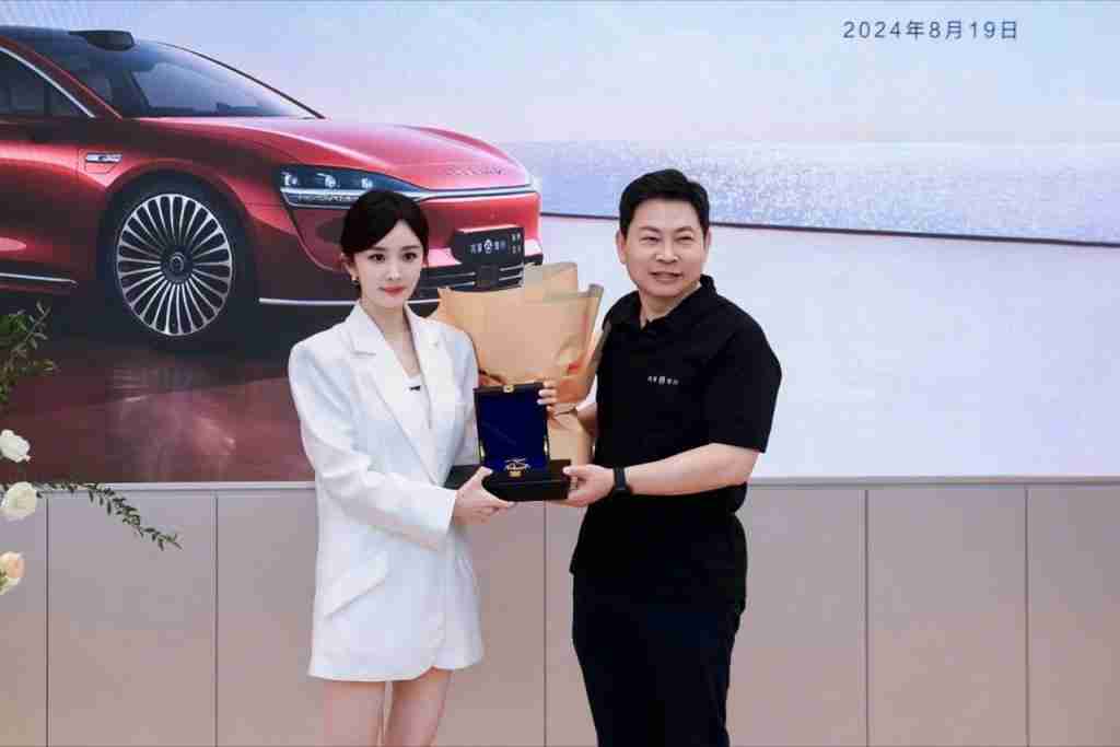 杨幂成为享界 s9 首批车主 余承东现场亲自交车