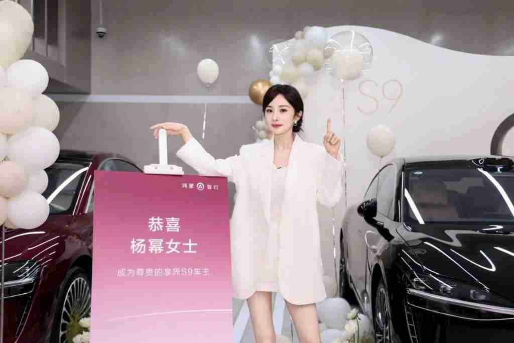 杨幂成为享界 S9 首批车主 余承东现场亲自交车