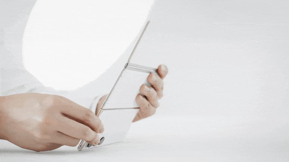 遥遥领先！世界首款三折叠屏手机正式公布！
