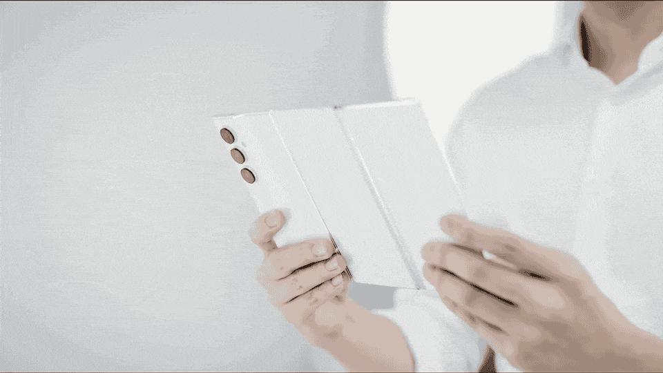 遥遥领先!世界首款三折叠屏手机正式公布!