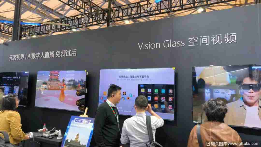 大厂扎堆入局，AI眼镜迎来“iPhone时刻”？