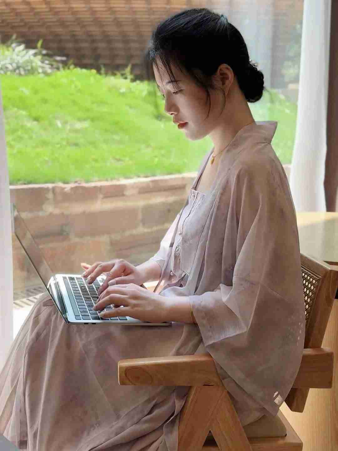 裸辞做小红书博主,如何从月入6k到单条广告1.2w?