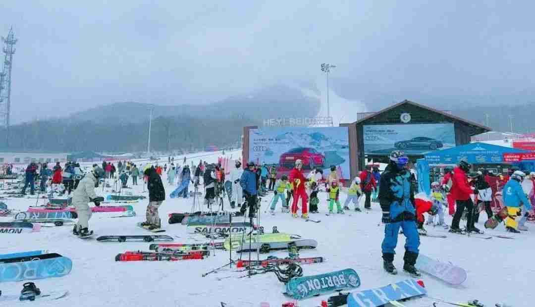 为滑雪买套房,“雪友”带飞万亿冰雪产业