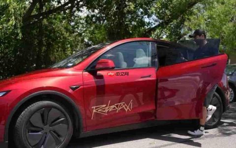 为Robotaxi打造，特斯拉改装版Model Y曝光
