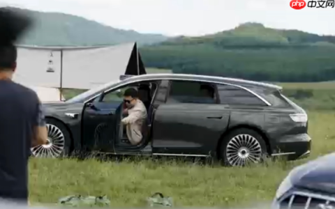 草原偶遇“最美旅行车” 余承东亲测享界S9T智慧电动门