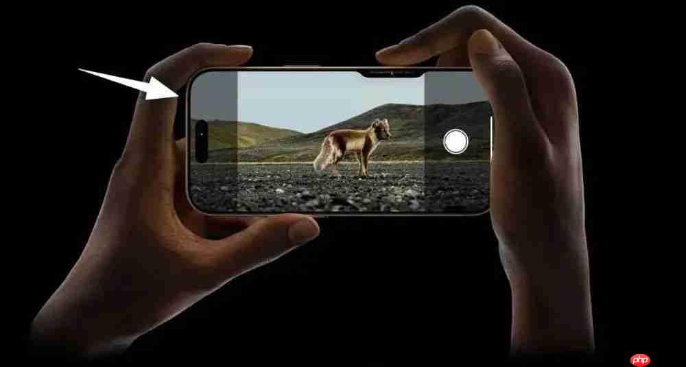 苹果 iPhone 17 Pro 原型机曝光，外观确认