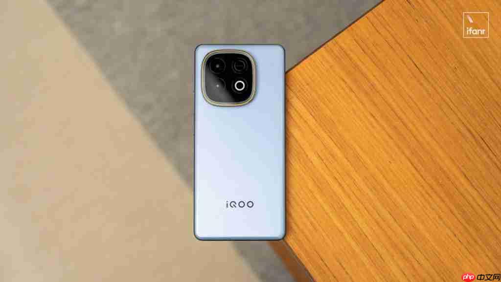 8000mAh 大电池,是手机、板砖还是充电宝?