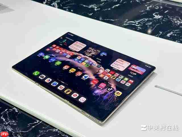  非凡三折设计 华为 Mate XTs 非凡大师上手组图 