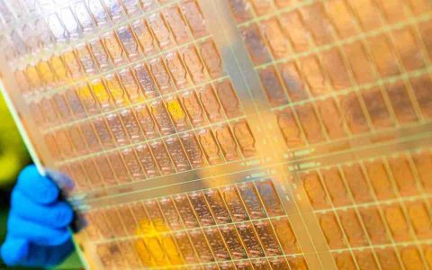 英特尔：半导体玻璃基板开发计划相较 2023 年版路线图没有变化