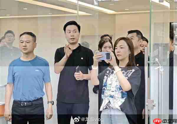 小米17 Pro Max官宣！三款机型命名和iPhone 17一模一样  雷军：全面对标iPhone 正面迎战