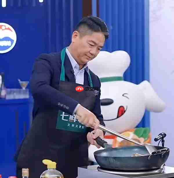 刘强东现场直播炒菜出Bug:称这煤气灶不会是从马云那买的吧