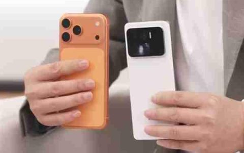 到底谁蹭谁热度！小米17 Pro和iPhone 17 Pro真机对比：你觉得像吗