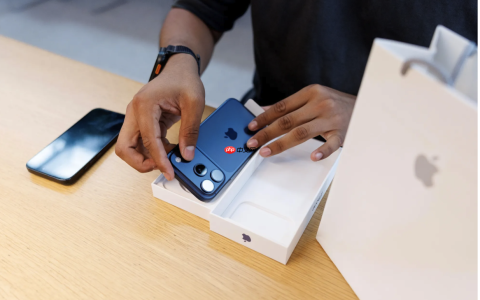 富士康郑州工厂因生产 iPhone 17 系列出现劳工问题？苹果：调查