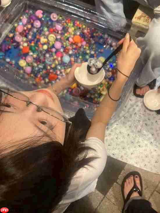 《寂静岭f》脸模晒新照!怀抱玩偶素颜清纯