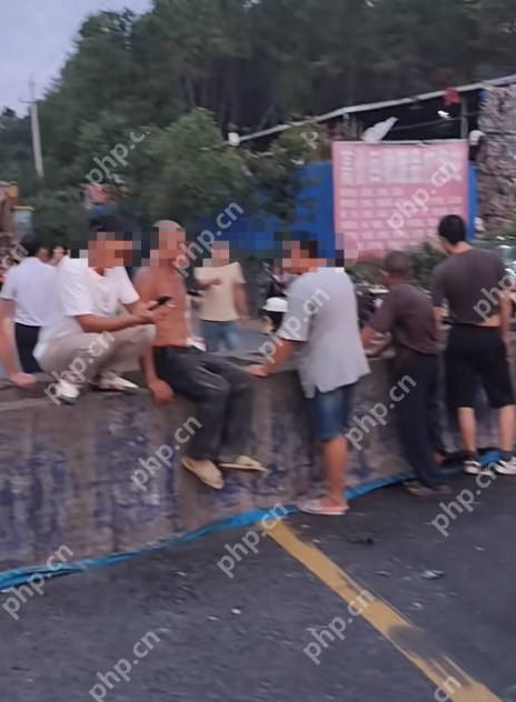 湖南邵阳一过水天桥被撞垮塌阻断交通 官方回应:无人员受伤,道路连夜抢通 - 创想鸟