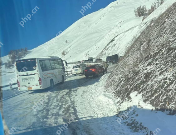 新疆阿勒泰旅行团被困高速18小时,因阿勒泰地区道路结冰 - 创想鸟
