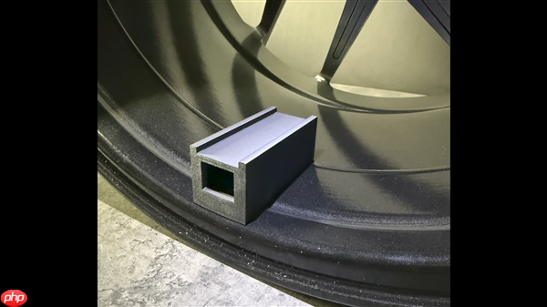 RTX 5080整机塞进保时捷911轮毂!通过钥匙开机重启