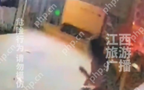 新车停在公共车位，因拒绝“立即挪车”竟惨遭鞭炮“轰炸”