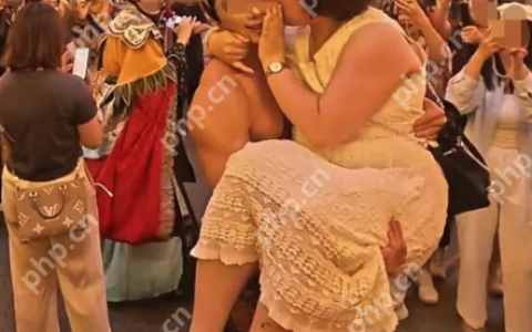 景区NPC“公主抱”女游客引热议，被亲脸颊算不算骚扰？
