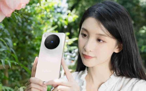 出游必备“旅拍神器”：vivo X300 轻薄上手，随手一拍即是大片