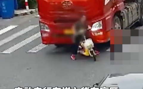 电动车卷入货车底男子侥幸生还是怎么回事？详情介绍