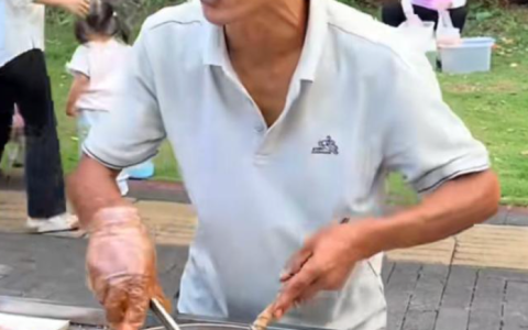 “鸡排哥”吸引多地游客奔赴景德镇，下一个小城爆红的是谁呢？