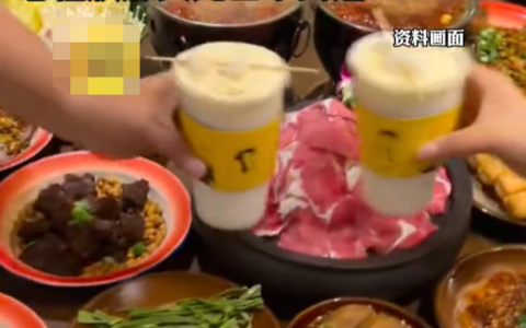 男子国庆聚餐狂吃致腹痛抽出牛奶血是怎么回事？详情介绍