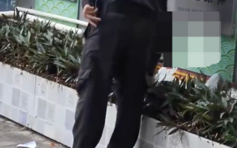 学校回应保安将学生外卖扔进花坛：保安处理方式不妥，将进行沟通提醒