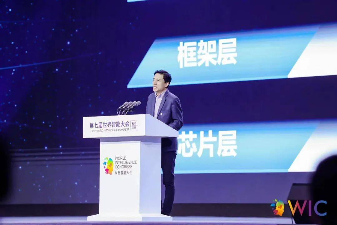 李彦宏重提“车水马龙”,称AI会给人类创造更多机会