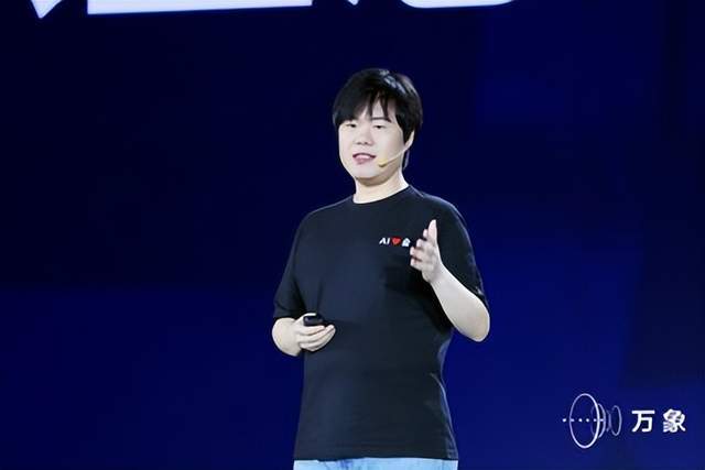 百度何俊杰:用AI原生思维重构百度移动生态,让AI人人可用