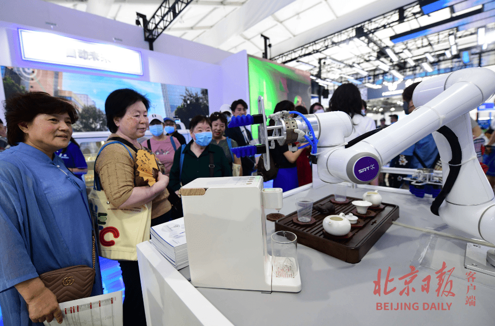 机器人泡茶、给地球做直播……亦庄近40家企业新产品亮相