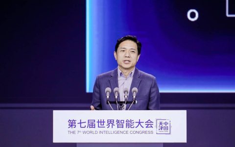 李彦宏：人工智能不会替代人类工作｜直击世界智能大会