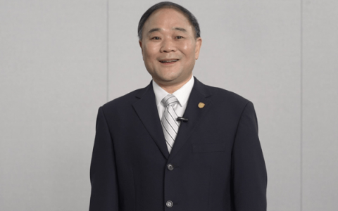 三亚学院李书福用AI生成毕业寄语，与同学们分享新科技的现实思考