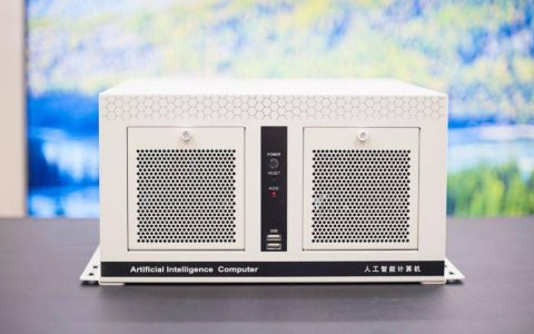 专为AI应用落地而生 拓普龙7188ML 壁挂式工控机箱深度评测