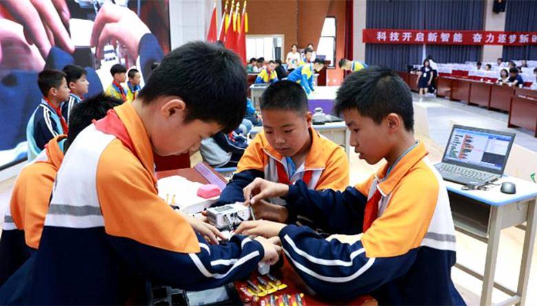 彬州市第三届青少年机器人创新大赛成功举办