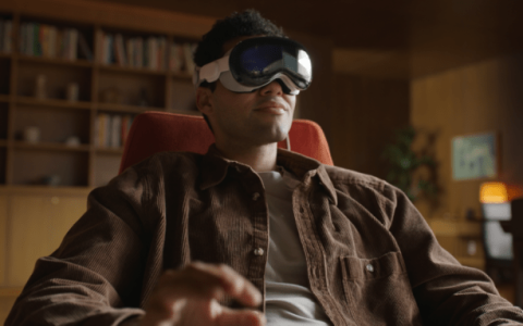 Vision Pro 太贵，苹果基于 iPhone 的 VR 头显专利曝光